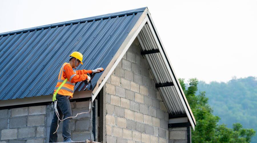 Professional gutter cleaning in Tracy, IA